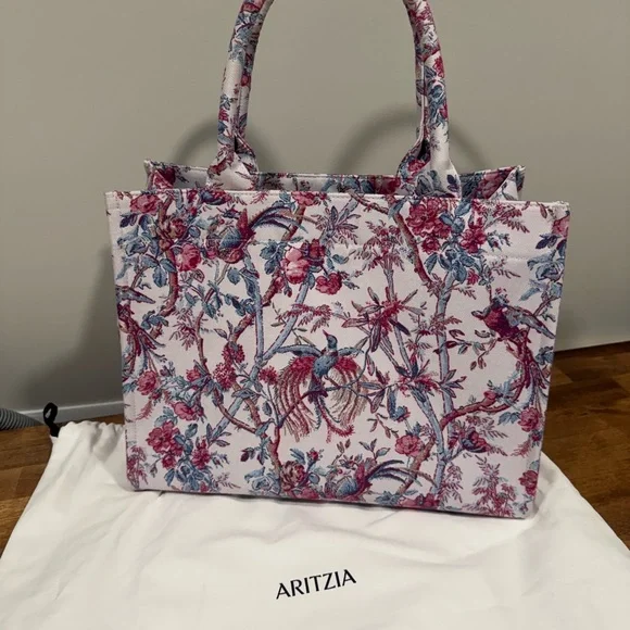 Aritzia Keep Tote - Picture 2 of 6